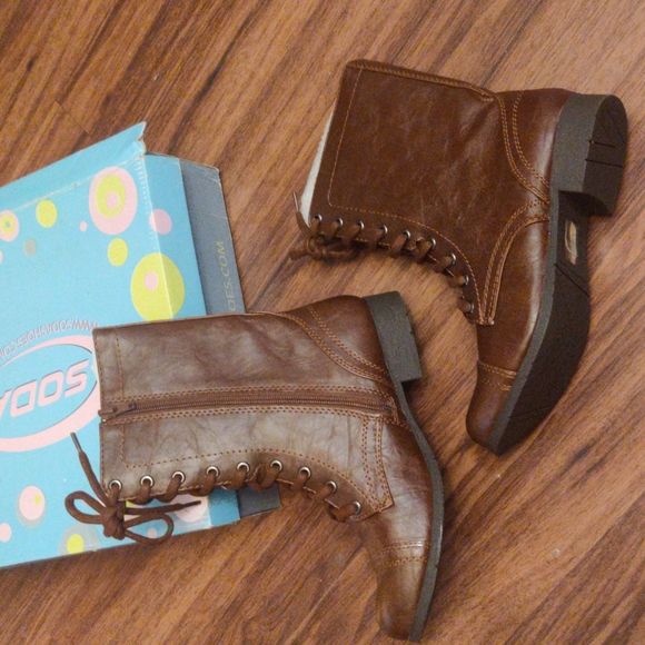 {Soda} Brown Boots - Picture 2 of 6